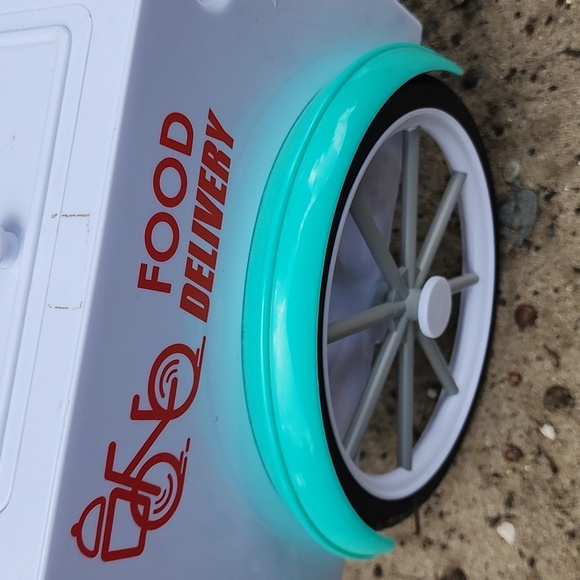 18in Food Delivery Tricycle Toy - White and Teal - Picture 4 of 6